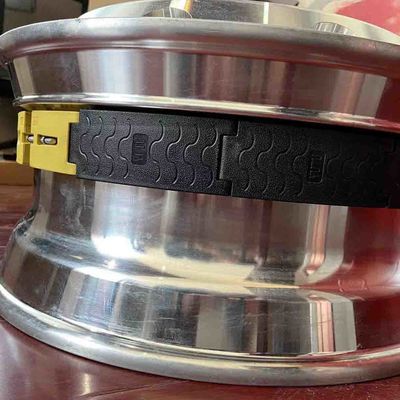 ফোর্ড মস্ট্যাং 255/40ZR19 275/40ZR20 305/30R22 এর জন্য ফ্ল্যাট সিস্টেম এক্সপ্লোশন প্রুফ টায়ার সেফটি ব্যান্ড চালান।5